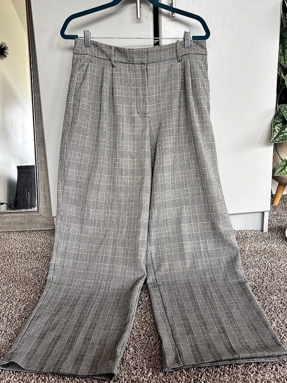 Nine West Plaid Wide Leg Pants in Gray Size 10 Like New